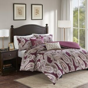 Elegant Paisley Bedding Set in Burgundy and White $406